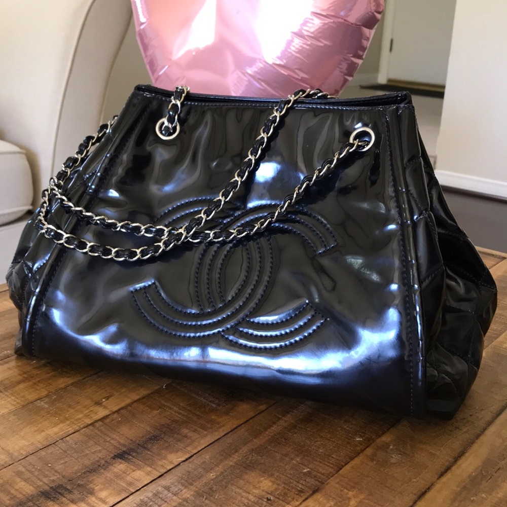 <SOLD>Chanel lipstick accordion tote bag.Authentic